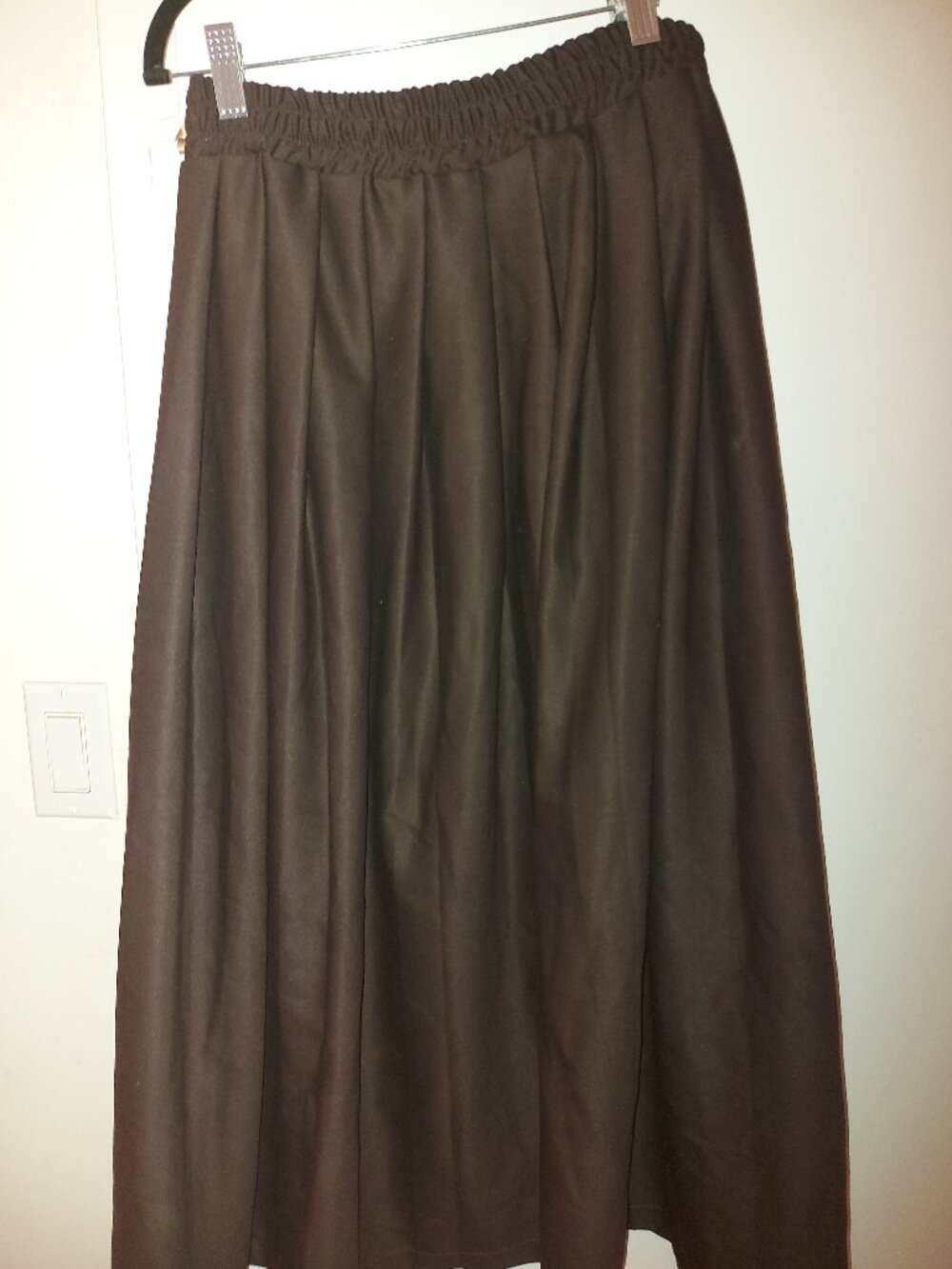 NWT NEVER WORN Chocolate Brown Rinascimento Pleated Midi Skirt Size S